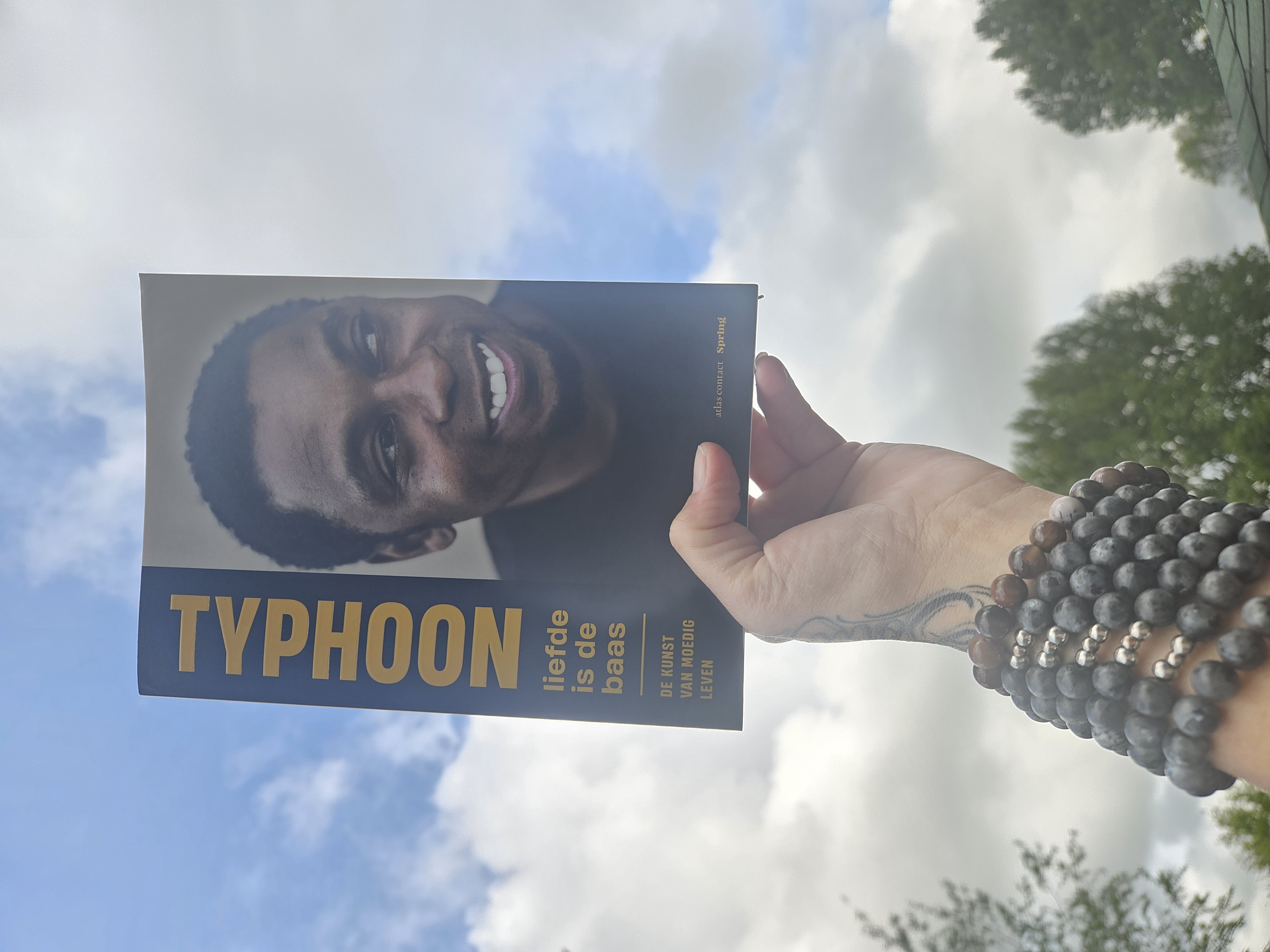 Typhoon - Liefde is de baas | de kunst van moedig leven